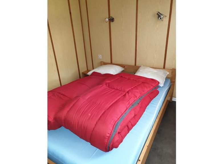 location-chalet-2-chambres-chambre-lit-double-camping-au-lac-hautibus