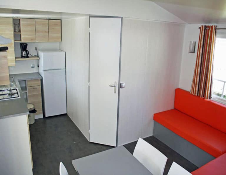 location-mobil-home-2-chambres-5-personnes-sejour-camping-au-lac-hautibus