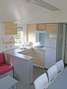 location-mobil-home-3-chambres-6-personnes--cuisine-camping-au-lac-hautibus