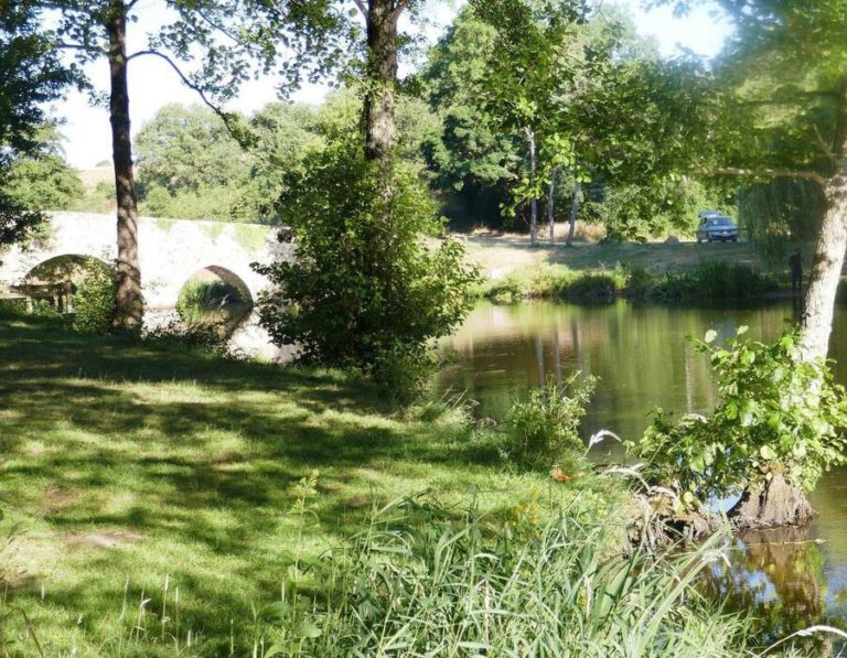 camping-au-lac-hautibus-decouverte-des-ponts-argentonnay