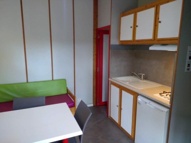 location-ete-hiver-chalet-2-chambres-argentonnay-nord-deux-sevres-camping-au-lac-hautibus (1)