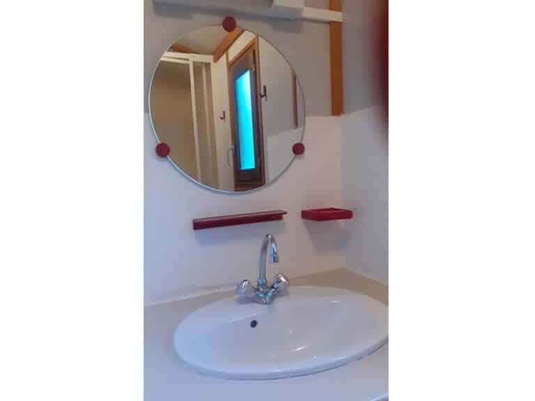 location-chalet-1-chambre-camping-au-lac-hautibus-argentonnay-nord-deux-sevres